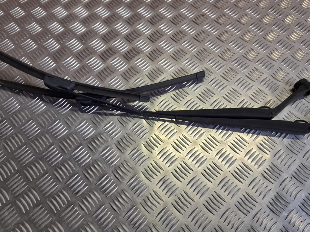 Vējstikla slotu turētāju komplekts priekš KIA PICANTO 2006