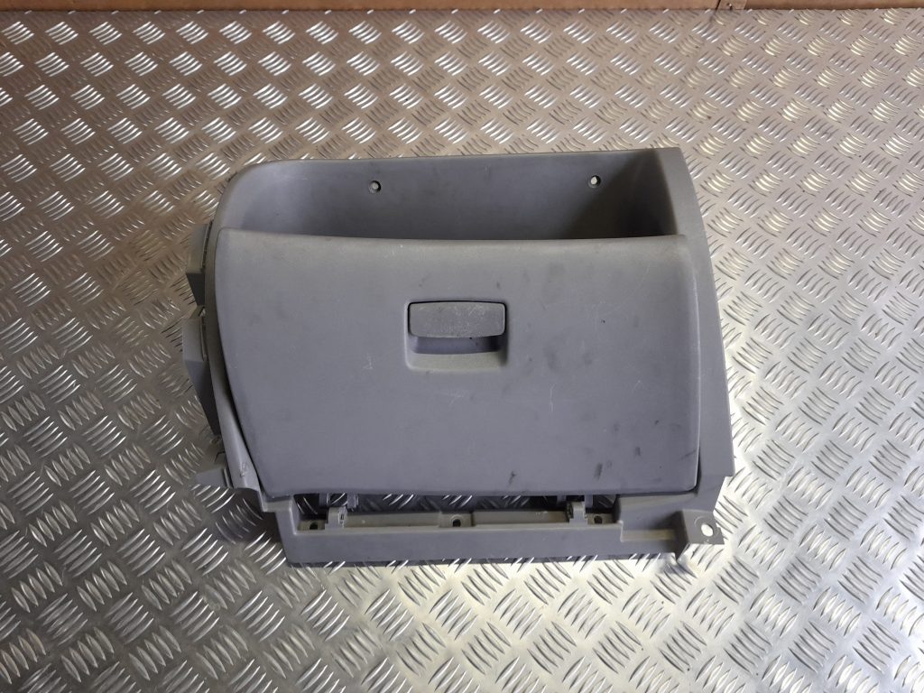 Mantu glabāšanas nodalījums pasažiera pusē priekš KIA PICANTO 2006 1 Mantu glabāšanas nodalījums pasažiera pusē priekš KIA PICANTO 2006