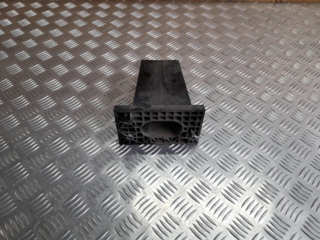 Priekšēja bufera kreisāis kronšteins priekš CITROEN PICASSO 2007 1 Priekšēja bufera kreisāis kronšteins priekš CITROEN PICASSO 2007