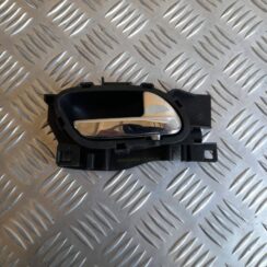 Salona durvju rokturis, priekšējais labais priekš CITROEN PICASSO 2007