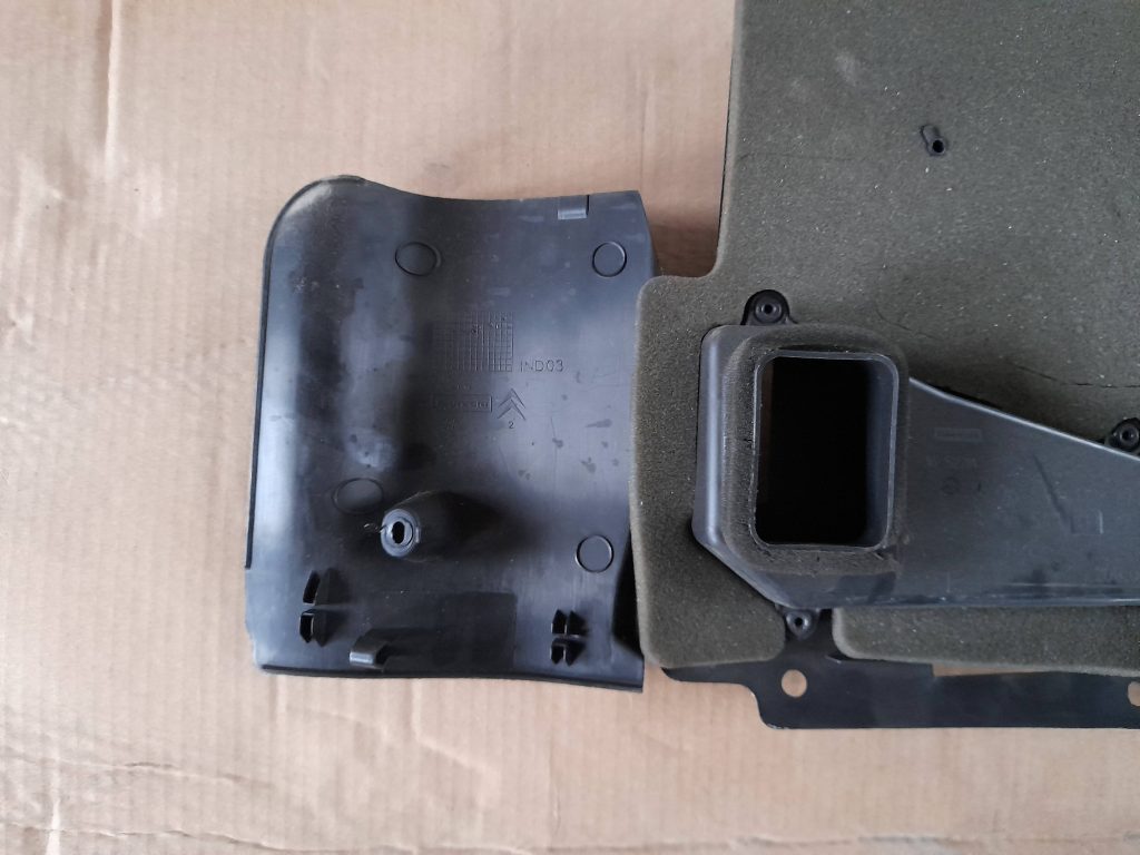 Mērinstrumentu paneļa apakšēja apdare priekš CITROEN PICASSO 2007 5 Mērinstrumentu paneļa apakšēja apdare priekš CITROEN PICASSO 2007