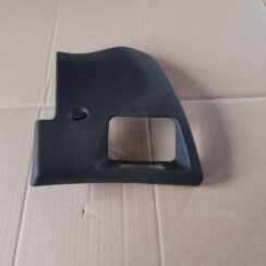 Mērinstrumentu paneļa apdare (zem stūres) priekš CITROEN PICASSO 2007