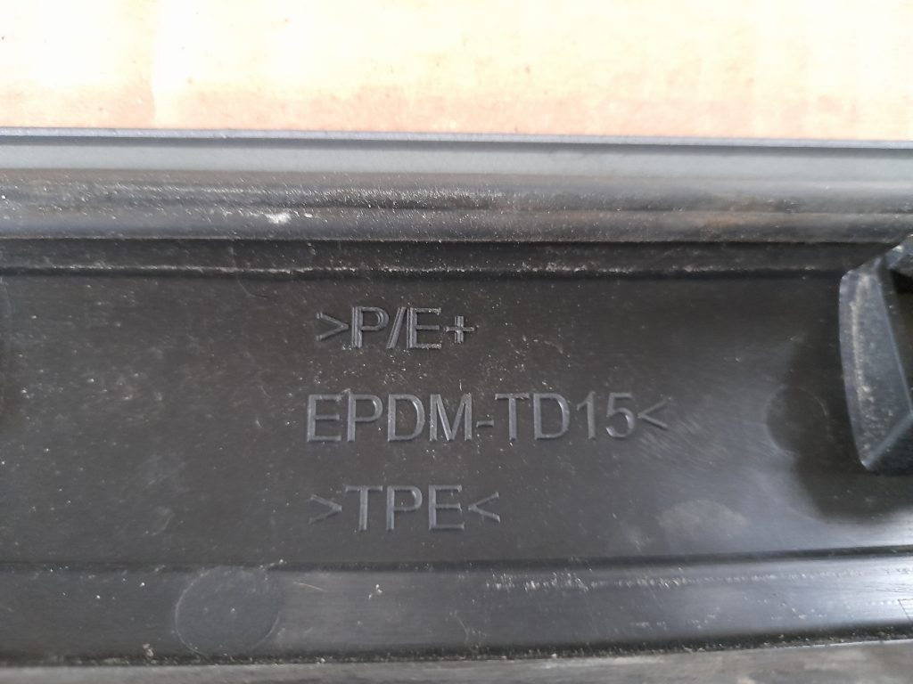 Vējstikla moldings priekš CITROEN PICASSO 2007