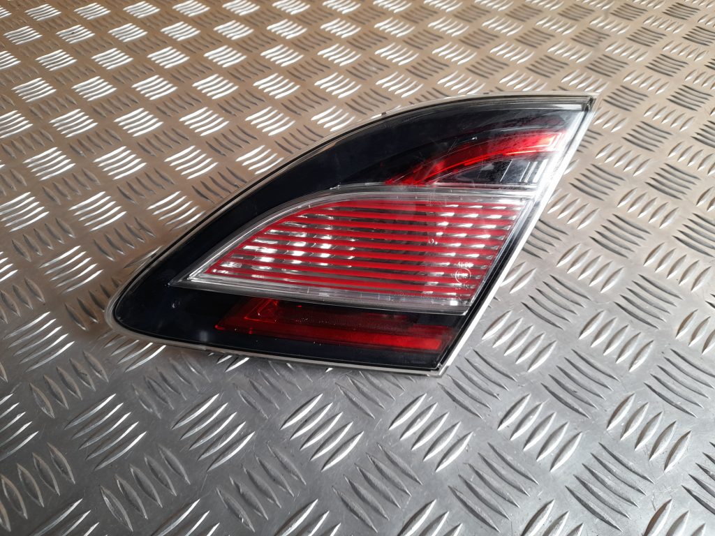 Bagāžnieka vāka labais lukturis priekš MAZDA 6 2008 1 Bagāžnieka vāka labais lukturis priekš MAZDA 6 2008