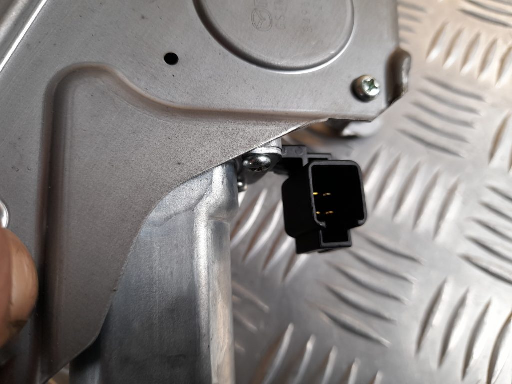 Aizmugurējā stikla tīrītāja motors priekš MAZDA 6 2008