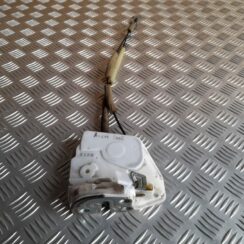 Aizmugurējo labo durvju slēdzene priekš MAZDA 6 2008