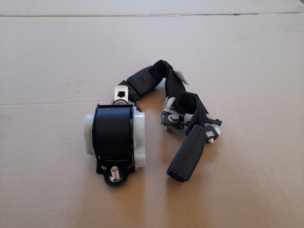 Aizmugurējā vidēja drošības josta priekš MAZDA 6 2008 1 Aizmugurējā vidēja drošības josta priekš MAZDA 6 2008