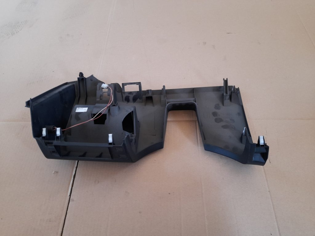 Mērinstrumentu paneļa apdare (zem stūres) priekš MAZDA 6 2008 2 Mērinstrumentu paneļa apdare (zem stūres) priekš MAZDA 6 2008