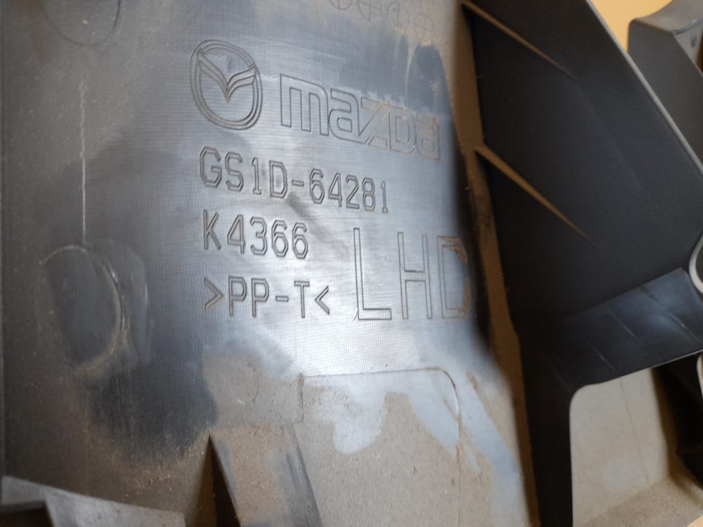 Mērinstrumentu paneļa apdare (zem stūres) priekš MAZDA 6 2008 3 Mērinstrumentu paneļa apdare (zem stūres) priekš MAZDA 6 2008