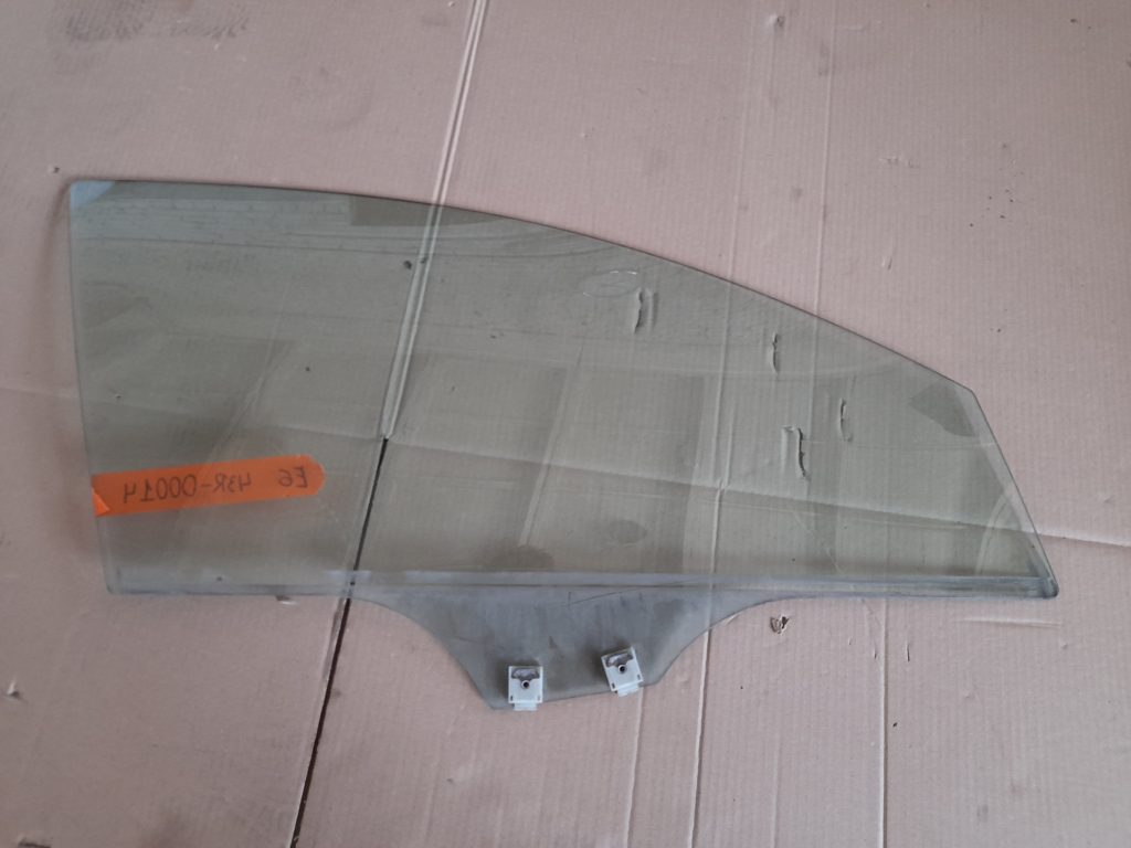 Priekšējo labo durvju stikls priekš MAZDA 6 2008 1 Priekšējo labo durvju stikls priekš MAZDA 6 2008