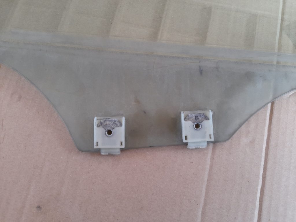 Priekšējo labo durvju stikls priekš MAZDA 6 2008 2 Priekšējo labo durvju stikls priekš MAZDA 6 2008