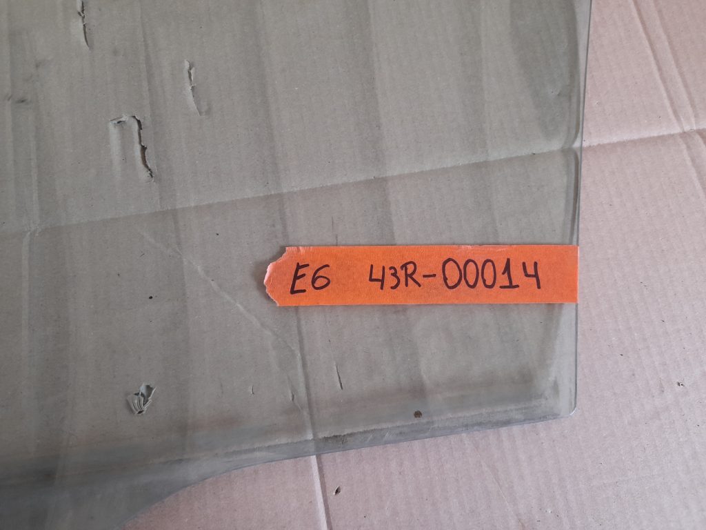 Priekšējo labo durvju stikls priekš MAZDA 6 2008 3 Priekšējo labo durvju stikls priekš MAZDA 6 2008