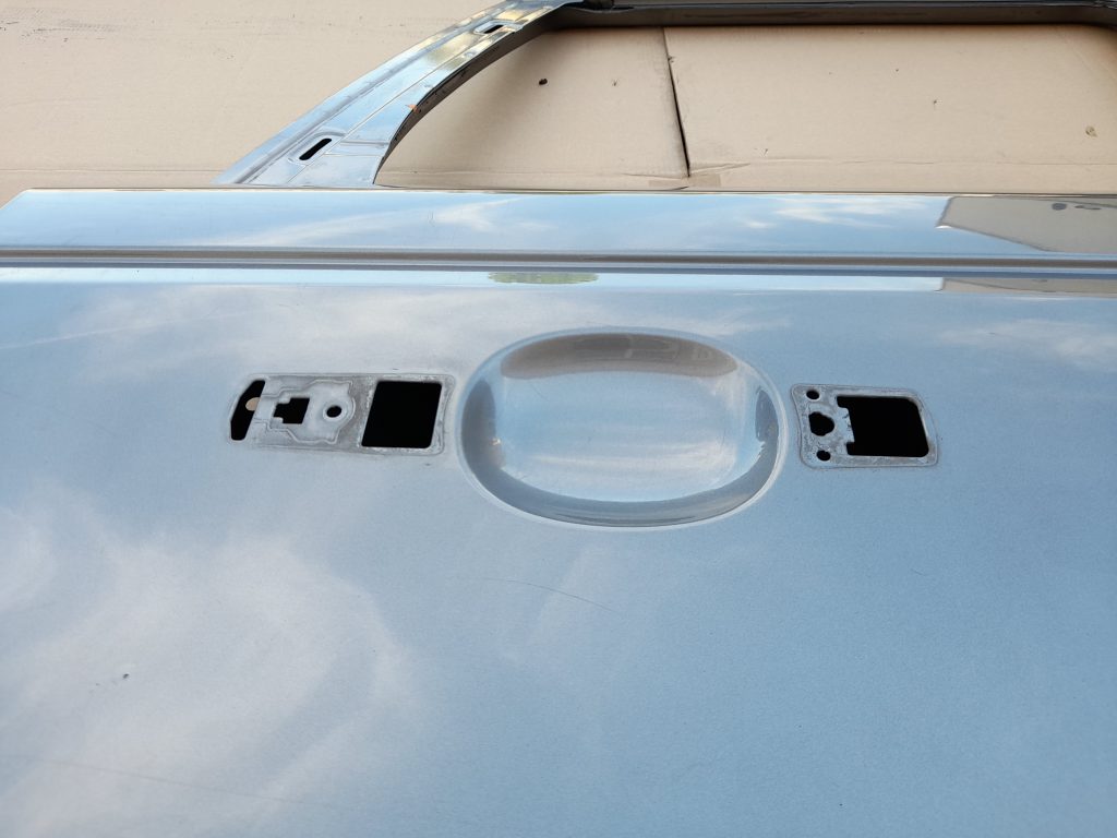 Aizmugurējās labās durvis priekš RANGE ROVER SPORT 2007 3 Aizmugurējās labās durvis priekš RANGE ROVER SPORT 2007