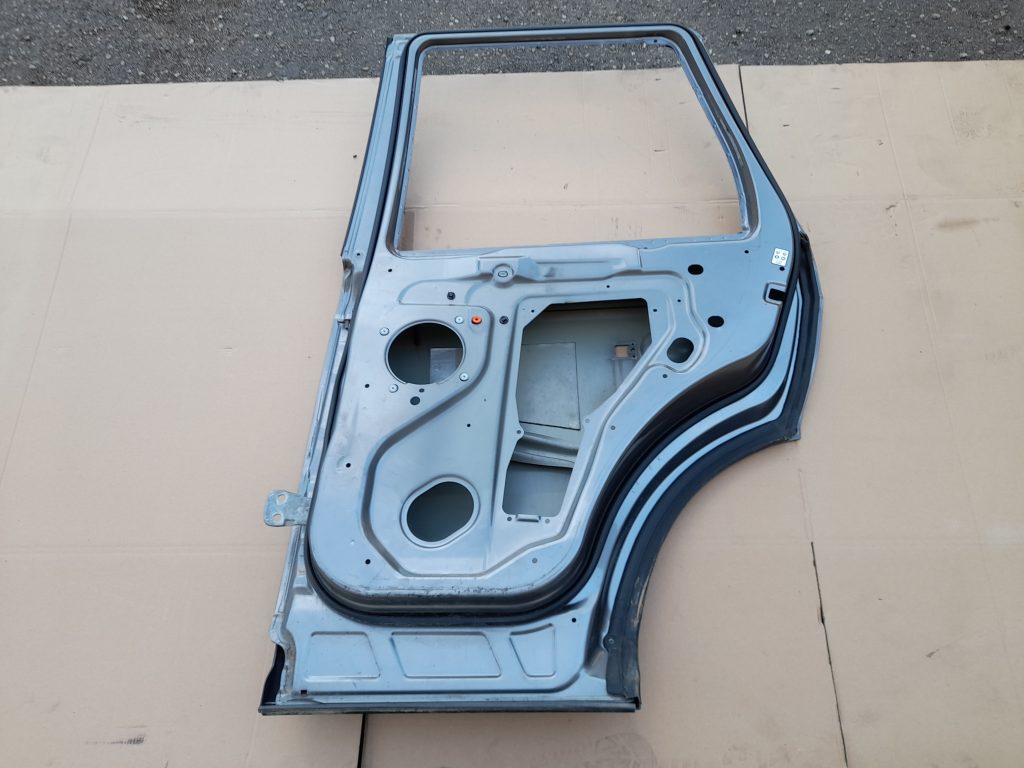 Aizmugurējās labās durvis priekš RANGE ROVER SPORT 2007 2 Aizmugurējās labās durvis priekš RANGE ROVER SPORT 2007