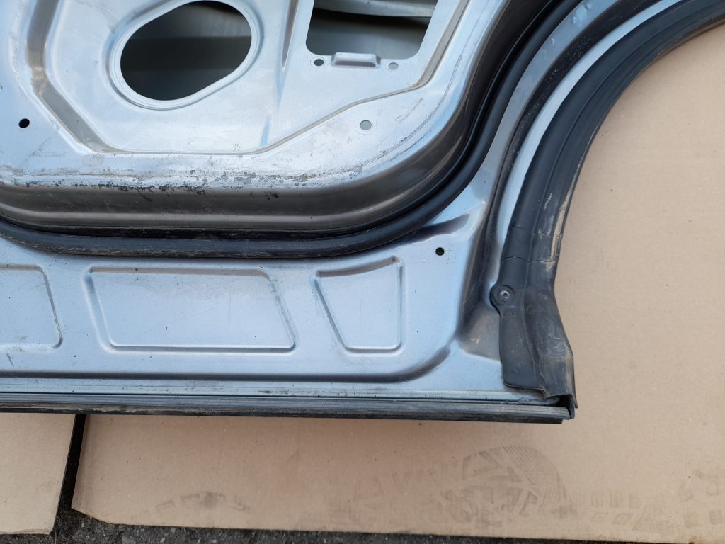 Aizmugurējās labās durvis priekš RANGE ROVER SPORT 2007 7 Aizmugurējās labās durvis priekš RANGE ROVER SPORT 2007