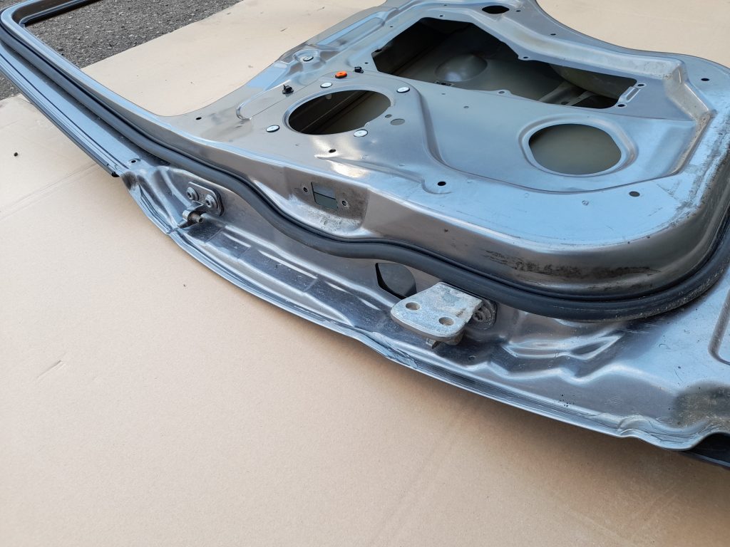 Aizmugurējās labās durvis priekš RANGE ROVER SPORT 2007 9 Aizmugurējās labās durvis priekš RANGE ROVER SPORT 2007