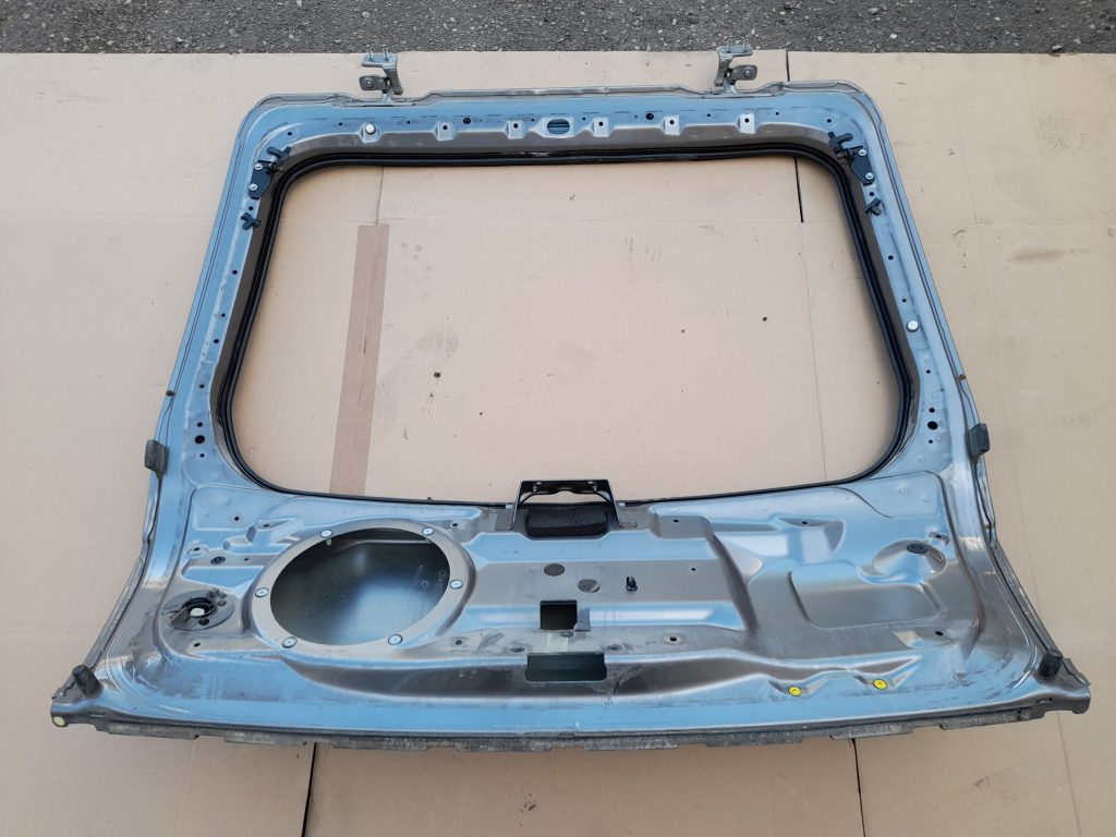 Bagāžnieka vāks priekš RANGE ROVER SPORT 2007 2 Bagāžnieka vāks priekš RANGE ROVER SPORT 2007