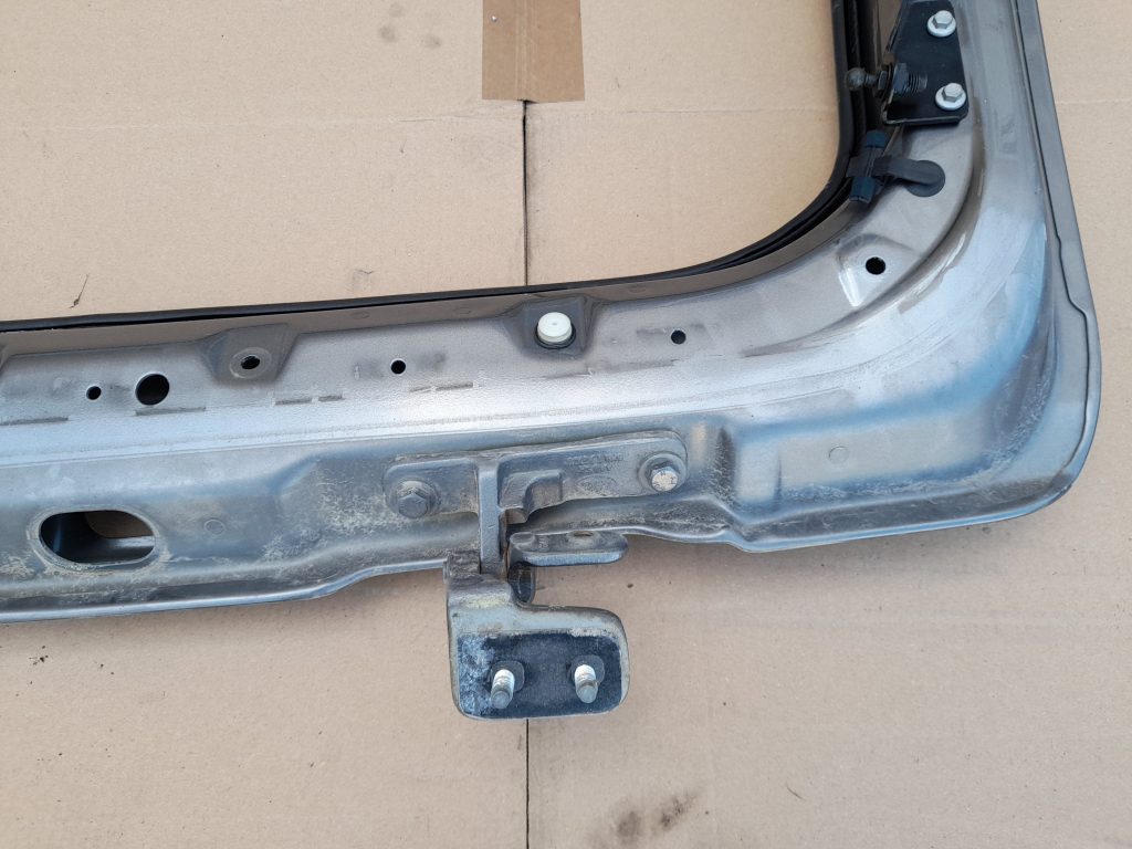 Bagāžnieka vāks priekš RANGE ROVER SPORT 2007 10 Bagāžnieka vāks priekš RANGE ROVER SPORT 2007