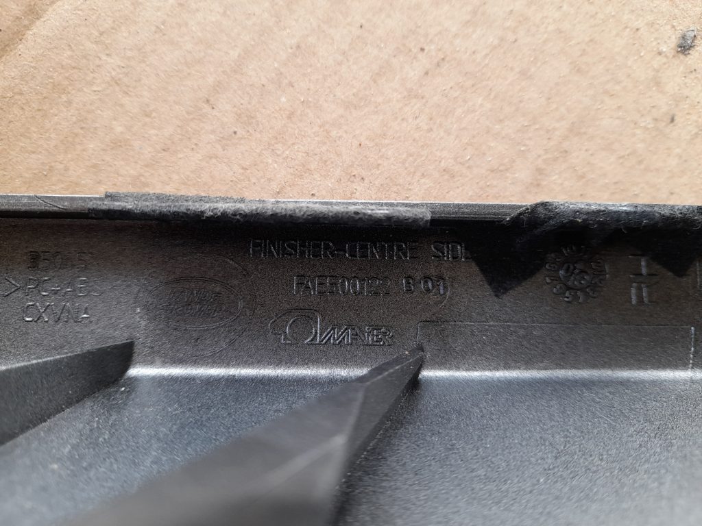 Mērinstrumentu paneļa dekoratīvais rāmis priekš RANGE ROVER SPORT 2007