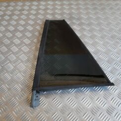 Labo durvju stūra stikls priekš RANGE ROVER SPORT 2007