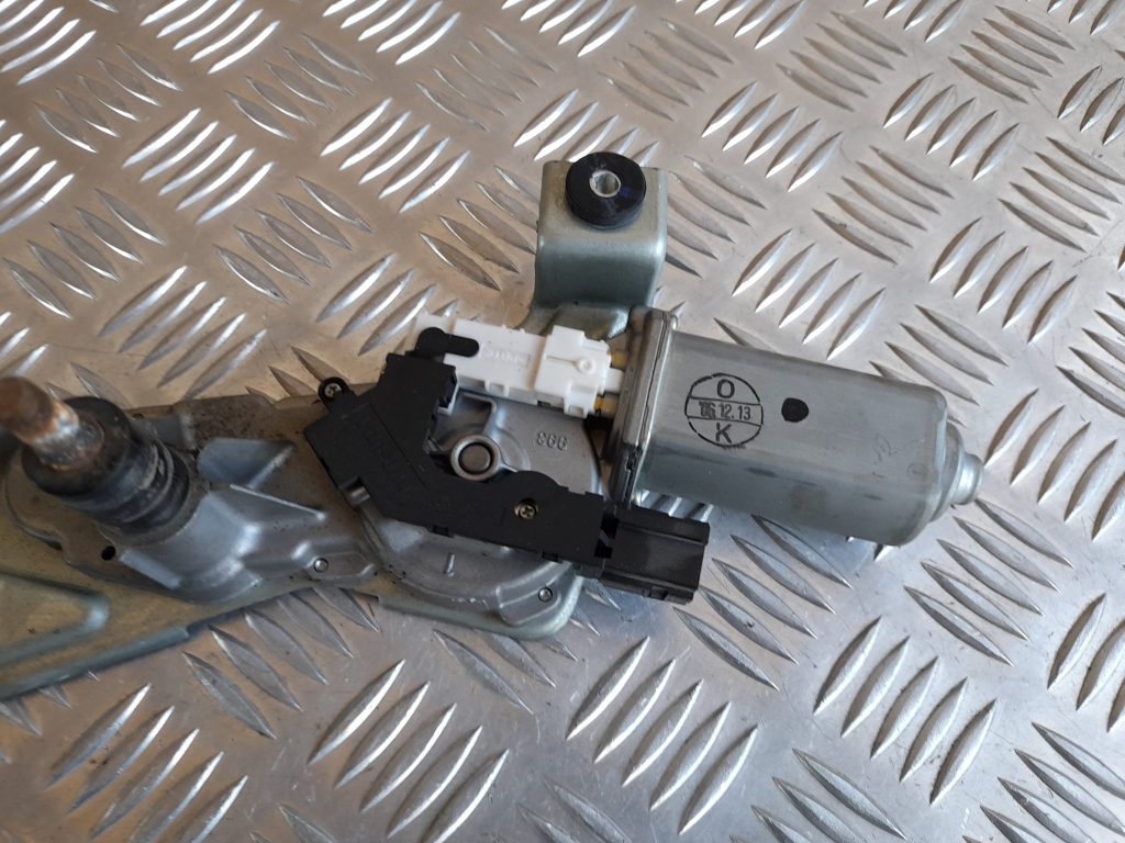 Aizmugurējā stikla tīrītāja motors priekš RANGE ROVER SPORT 2007 2 Aizmugurējā stikla tīrītāja motors priekš RANGE ROVER SPORT 2007