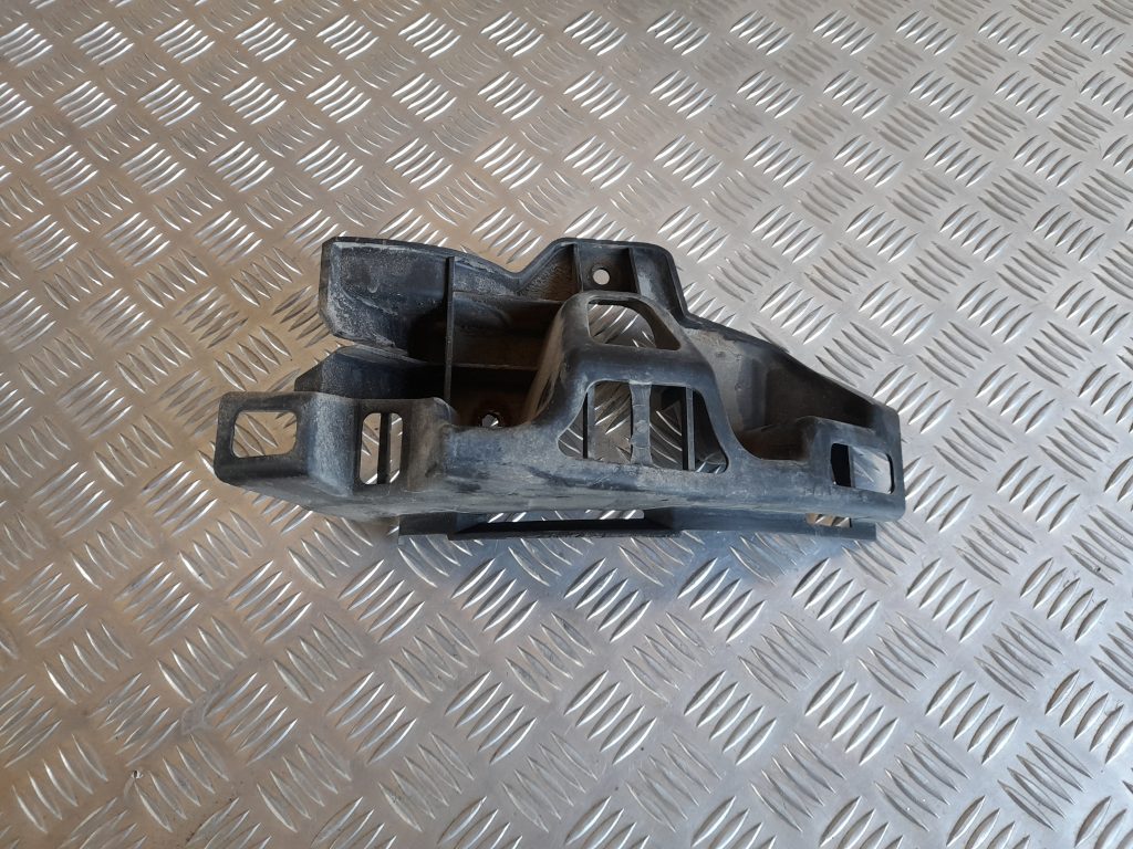 Aizmugurējā spārna un bufera stiprinājums priekš RANGE ROVER SPORT 2007