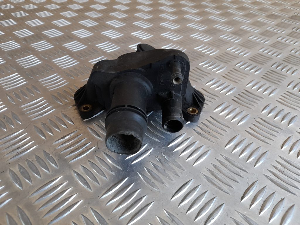 Termostata korpuss priekš RANGE ROVER SPORT 2007 3 Termostata korpuss priekš RANGE ROVER SPORT 2007