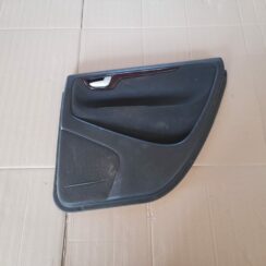 Aizmugurējo labo durvju apdare priekš VOLVO V70 2003 SILVER