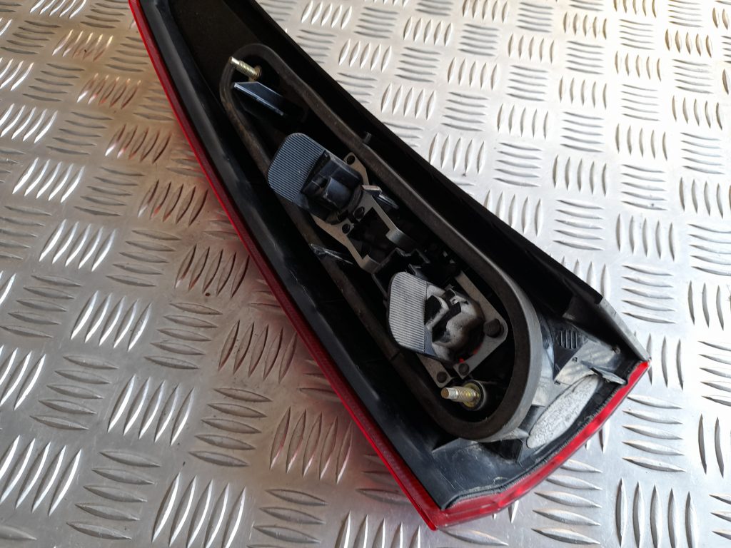 Aizmugurējais labais lukturis priekš VOLVO V70 2003 SILVER 5 Aizmugurējais labais lukturis priekš VOLVO V70 2003 SILVER