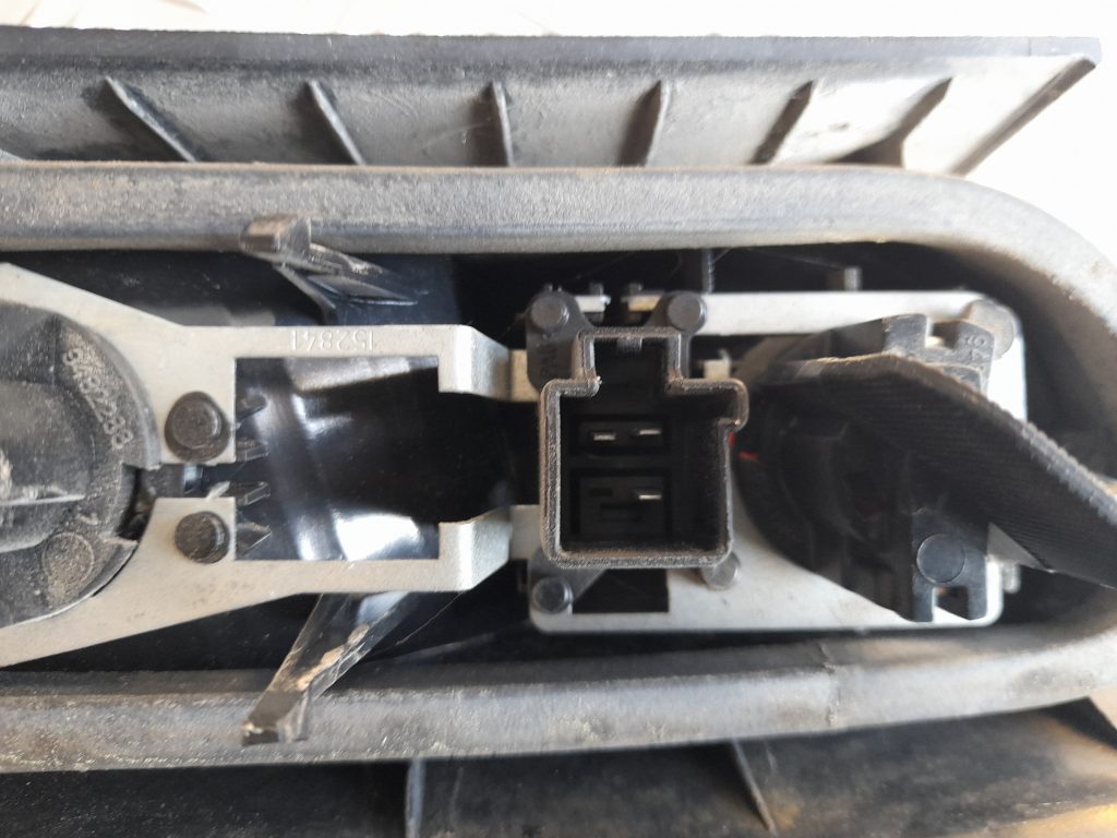 Aizmugurējais labais lukturis priekš VOLVO V70 2003 SILVER 4 Aizmugurējais labais lukturis priekš VOLVO V70 2003 SILVER