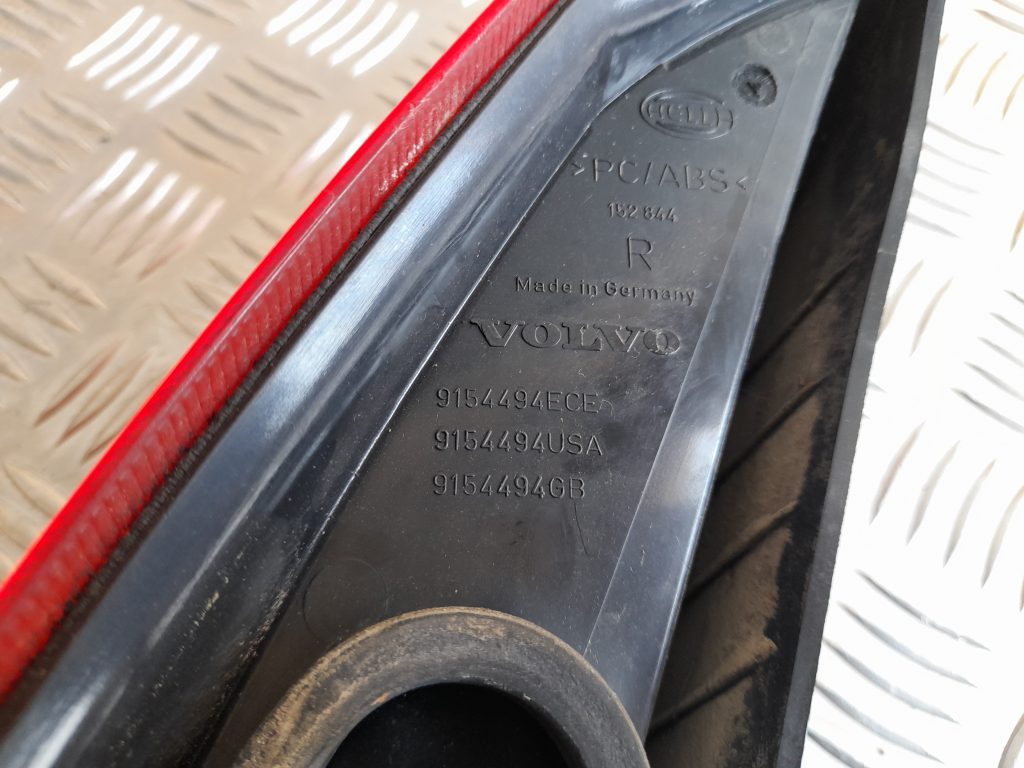 Aizmugurējais labais lukturis priekš VOLVO V70 2003 SILVER 3 Aizmugurējais labais lukturis priekš VOLVO V70 2003 SILVER