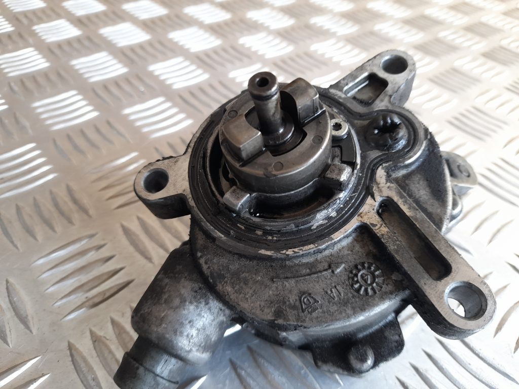 Vakuuma sūknis priekš VOLVO V70 2003 SILVER