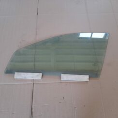 Priekšējo kreiso durvju stikls priekš VOLVO V70 2003 SILVER