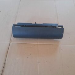 Mantu glabāšanas nodalījums pasažiera pusē priekš VOLVO V70 2003 SILVER