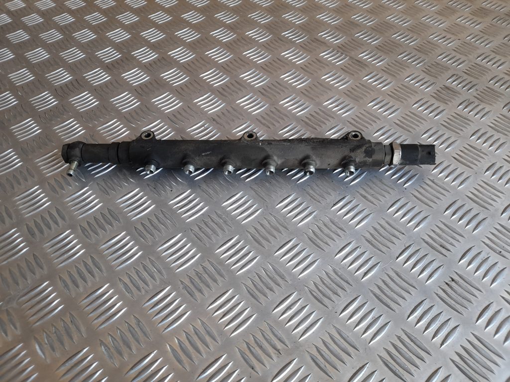 Degvielas sadales caurule priekš VOLVO V70 2003 SILVER