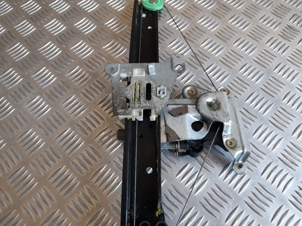 Stikla pacelšanas mehānisms aizmugurējais kreisais priekš VOLVO V70 2003 SILVER