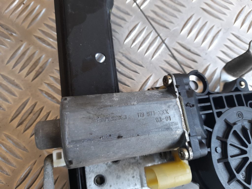 Stikla pacelšanas mehānisms aizmugurējais kreisais priekš VOLVO V70 2003 SILVER