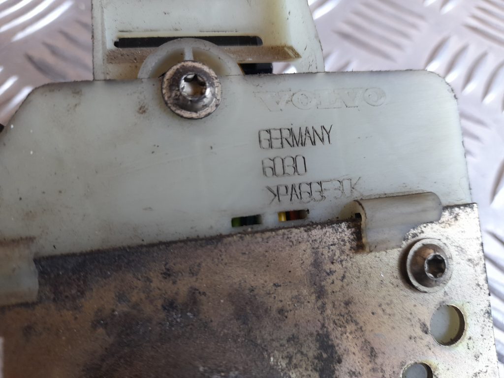 Bagāžnieka vāka slēdzene priekš VOLVO V70 2003 SILVER 5 Bagāžnieka vāka slēdzene priekš VOLVO V70 2003 SILVER