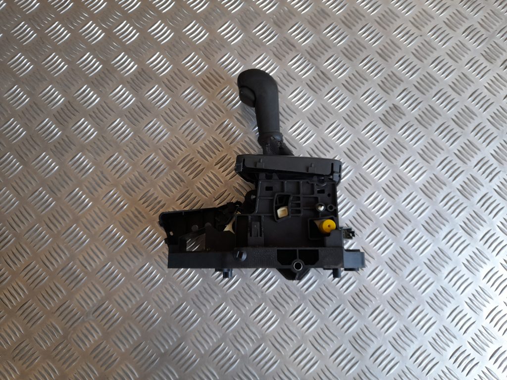 Ātrumu pārslēgšanas slēdzis priekš VOLVO V70 2003 SILVER 5 Ātrumu pārslēgšanas slēdzis priekš VOLVO V70 2003 SILVER