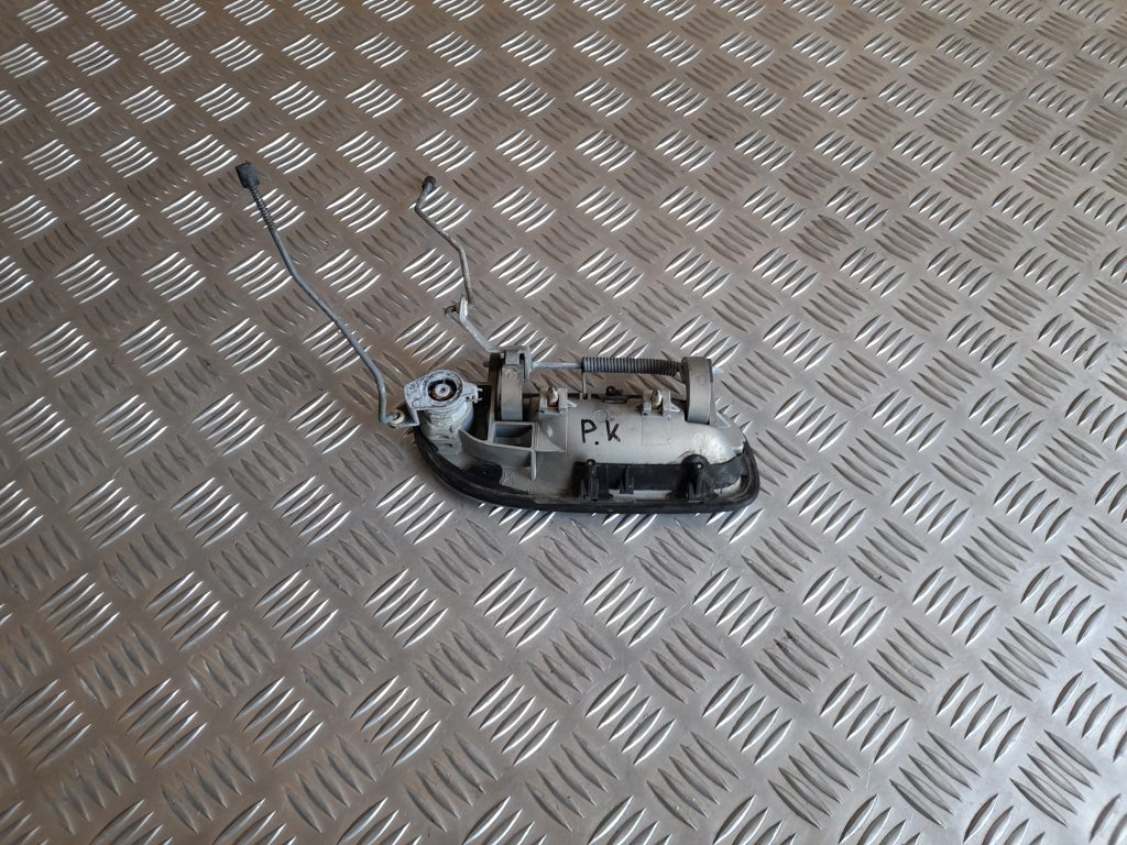 Priekšējāis kreisais durvju rokturis priekš VOLVO V70 2003 SILVER 2 Priekšējāis kreisais durvju rokturis priekš VOLVO V70 2003 SILVER