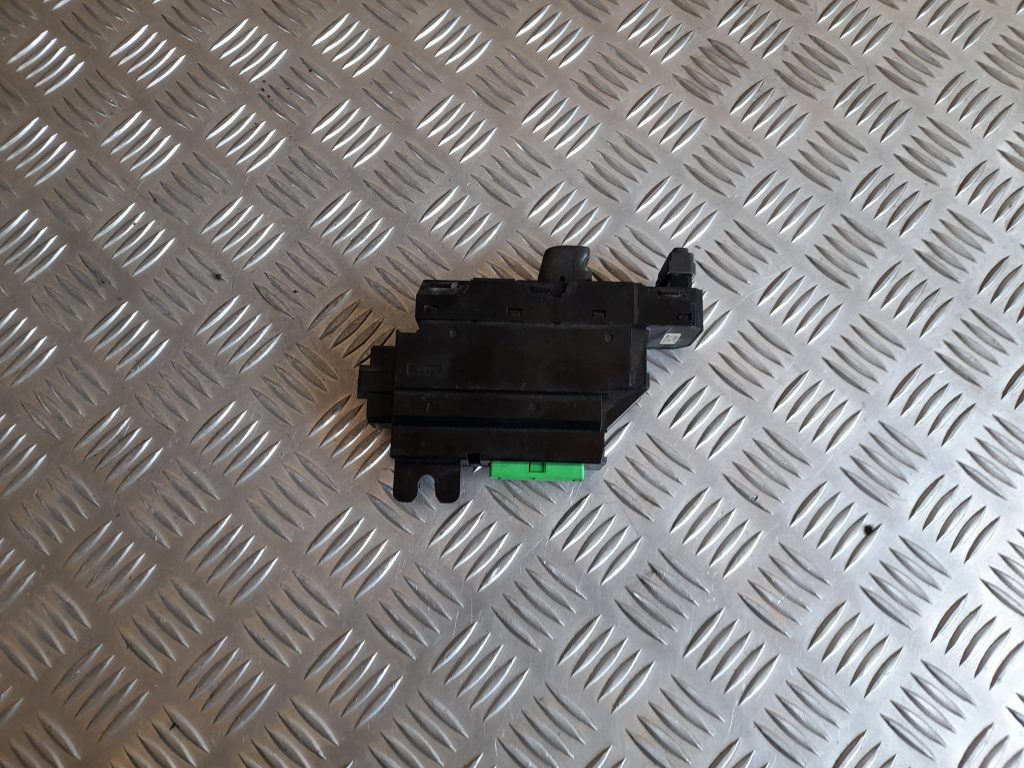 Pasažiera durvju slēdža pogas priekš VOLVO V70 2003 SILVER 1 Pasažiera durvju slēdža pogas priekš VOLVO V70 2003 SILVER