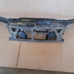 Priekšējā radiatora rāmja augšēja daļa priekš VOLVO V70 2003 SILVER