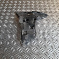 Priekšējā spārna un bufera stiprinājums priekš VOLVO V70 2003 SILVER