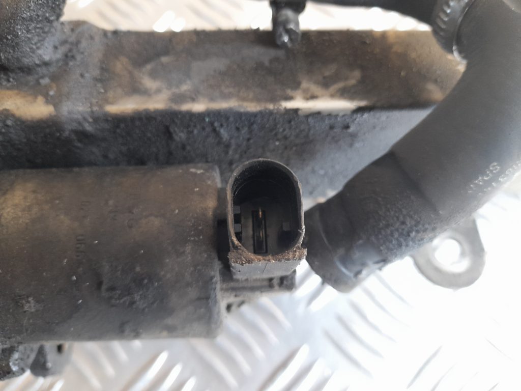 EGR vārsta dzesētājs priekš VOLVO V70 2003 SILVER