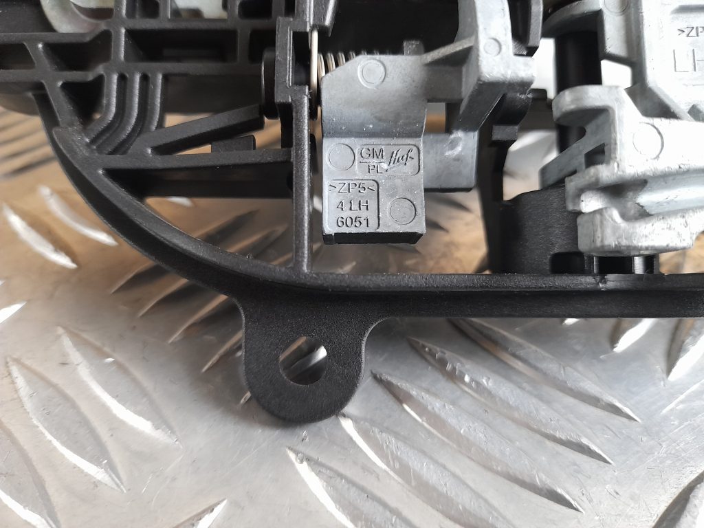 Priekšējāis kreisais durvju rokturis priekš OPEL ASTRA SPORT 2017 3 Priekšējāis kreisais durvju rokturis priekš OPEL ASTRA SPORT 2017