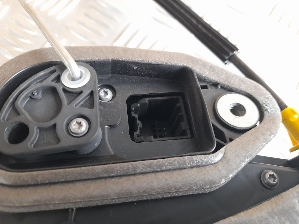 Priekšējo kreiso durvju slēdzene priekš OPEL ASTRA SPORT 2017 2 Priekšējo kreiso durvju slēdzene priekš OPEL ASTRA SPORT 2017