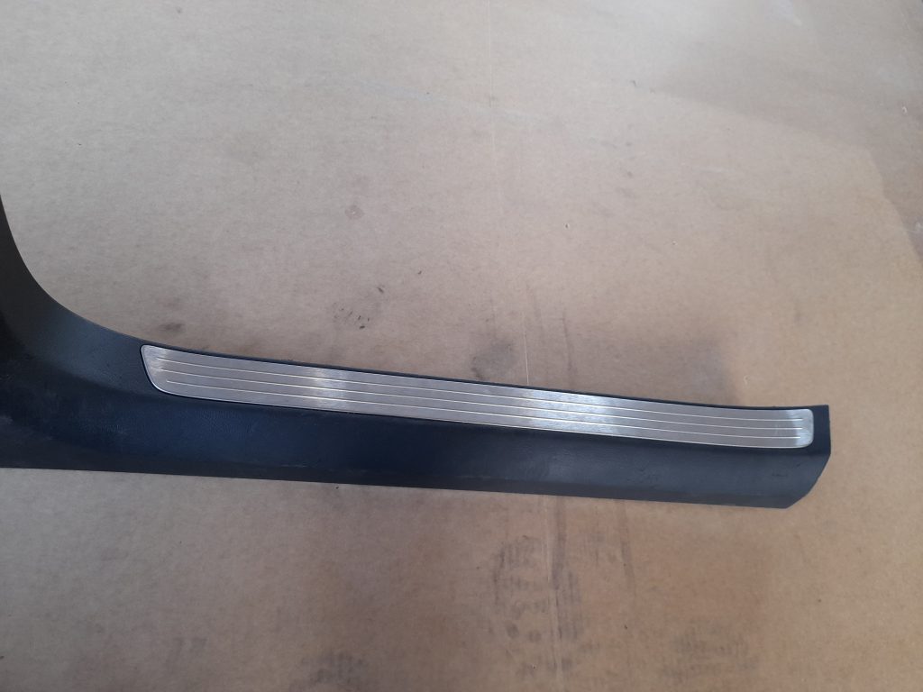 Sliekšņa priekšēja kreisa uzlika (salonā) priekš VW PHAETON 2005 3 Sliekšņa priekšēja kreisa uzlika (salonā) priekš VW PHAETON 2005