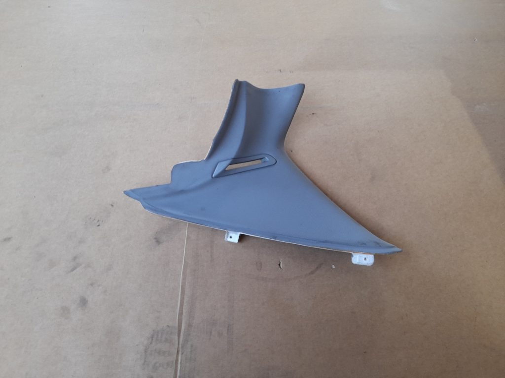 Bagažnieka nodalījuma statnes apdare priekš VW PHAETON 2005