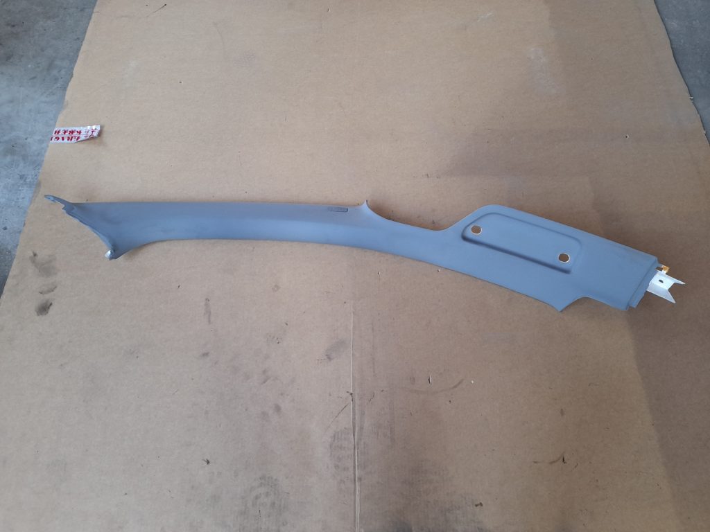 Priekšējas salona statnes apdare priekš VW PHAETON 2005 1 Priekšējas salona statnes apdare priekš VW PHAETON 2005