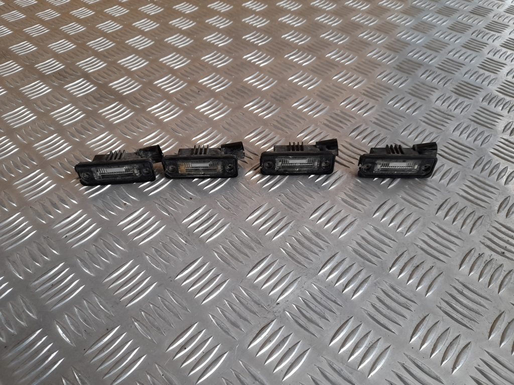 Numura zīmes apgaismojums priekš VW PHAETON 2005